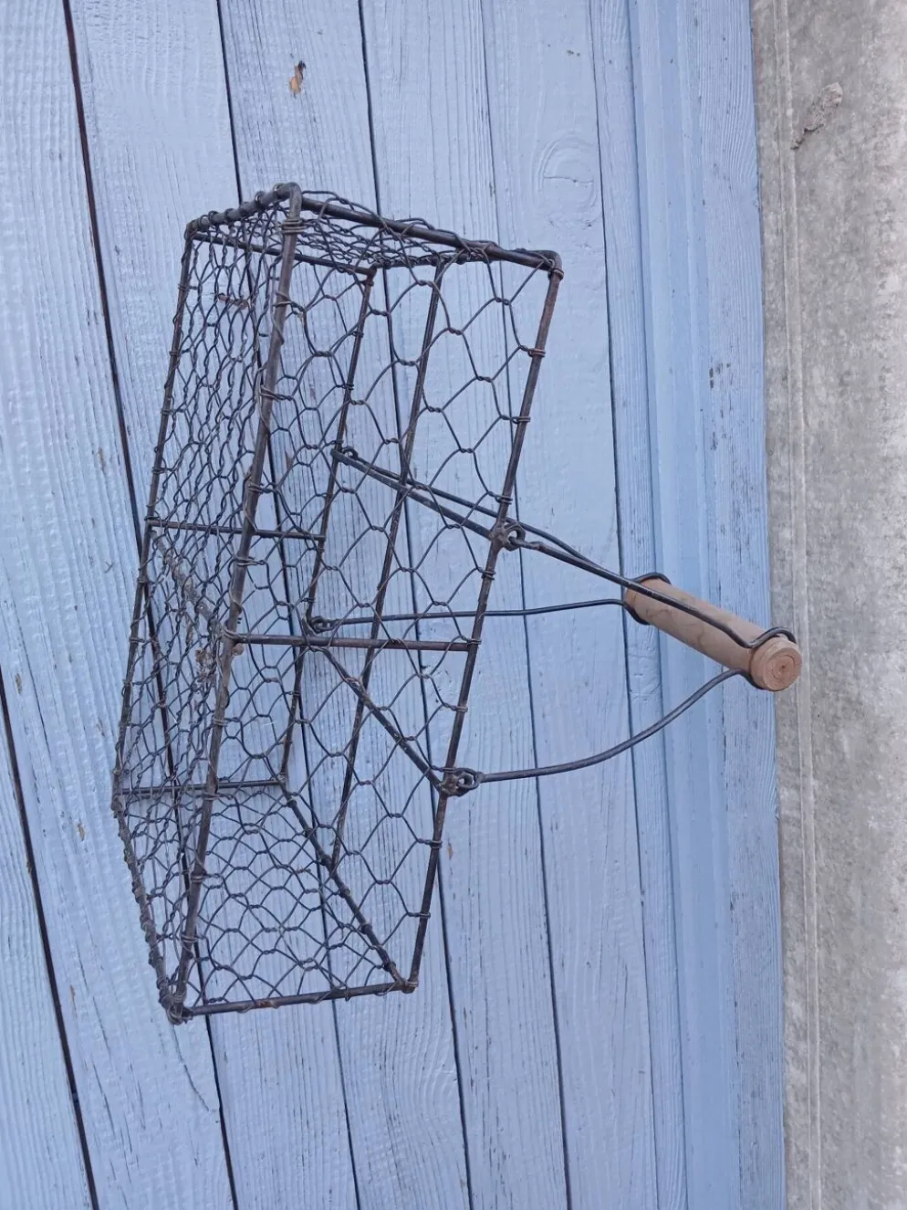 Panier en fil de fer grillagé