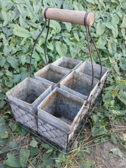 Panier en fil de fer grillagé