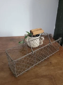 Panier en métal grillagé