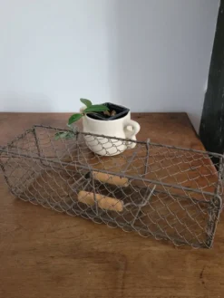 Panier en métal grillagé