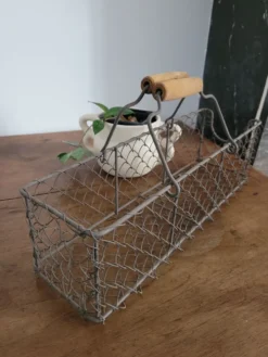 Panier en métal grillagé