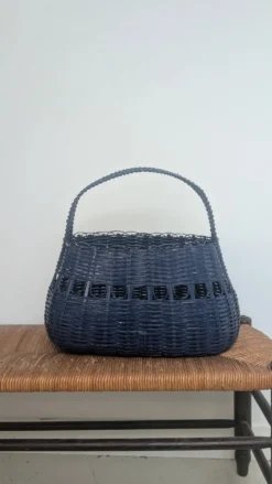 Panier en osier bleu