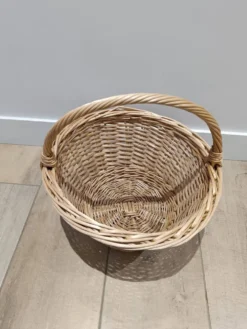 Panier en osier vintage