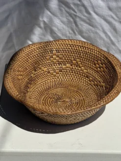 Panier en rotin en forme de fleur artisanal indonésien D26 H8