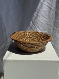 Panier en rotin en forme de fleur artisanal indonésien D26 H8