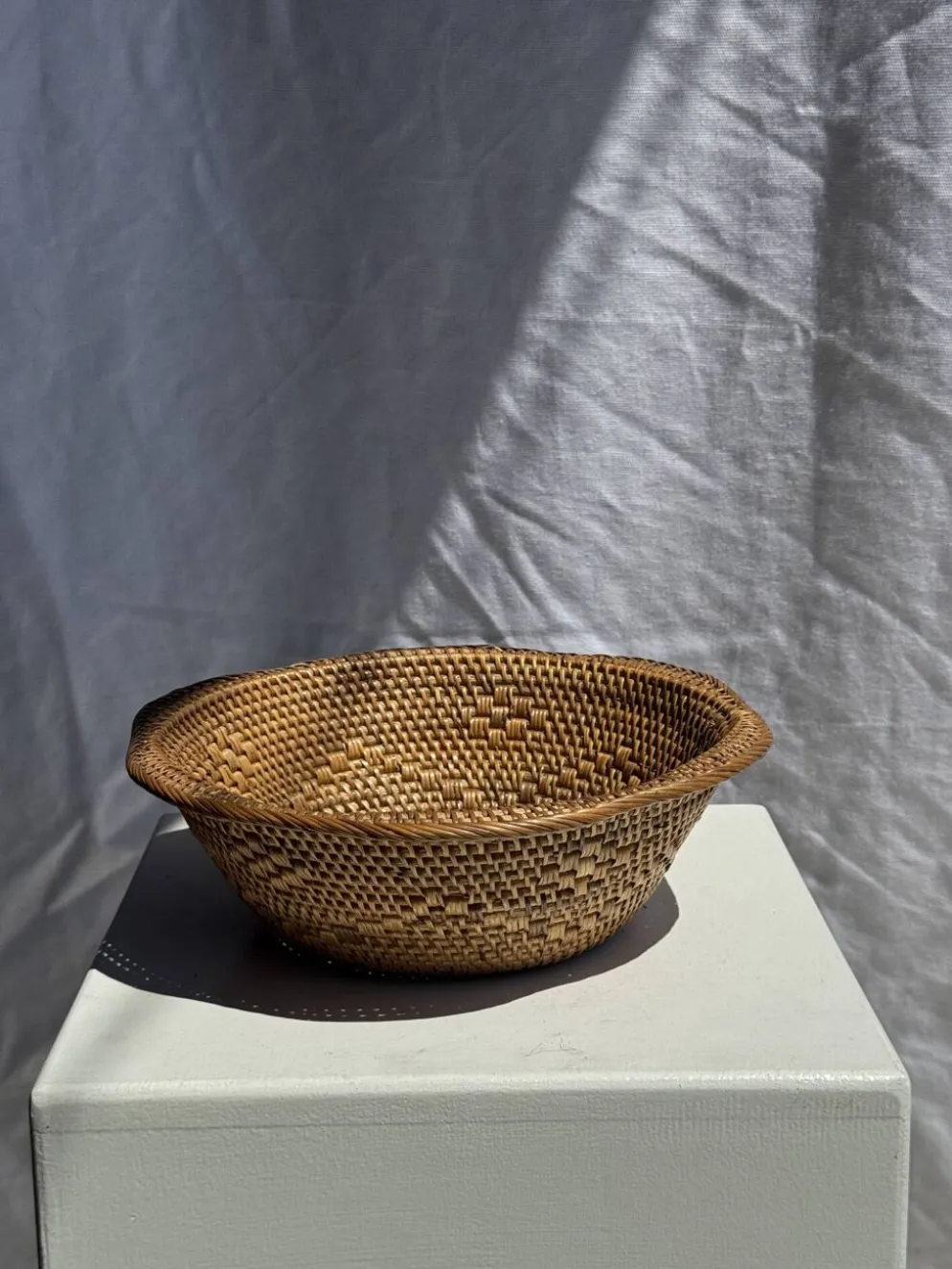 Panier en rotin en forme de fleur artisanal indonésien D26 H8