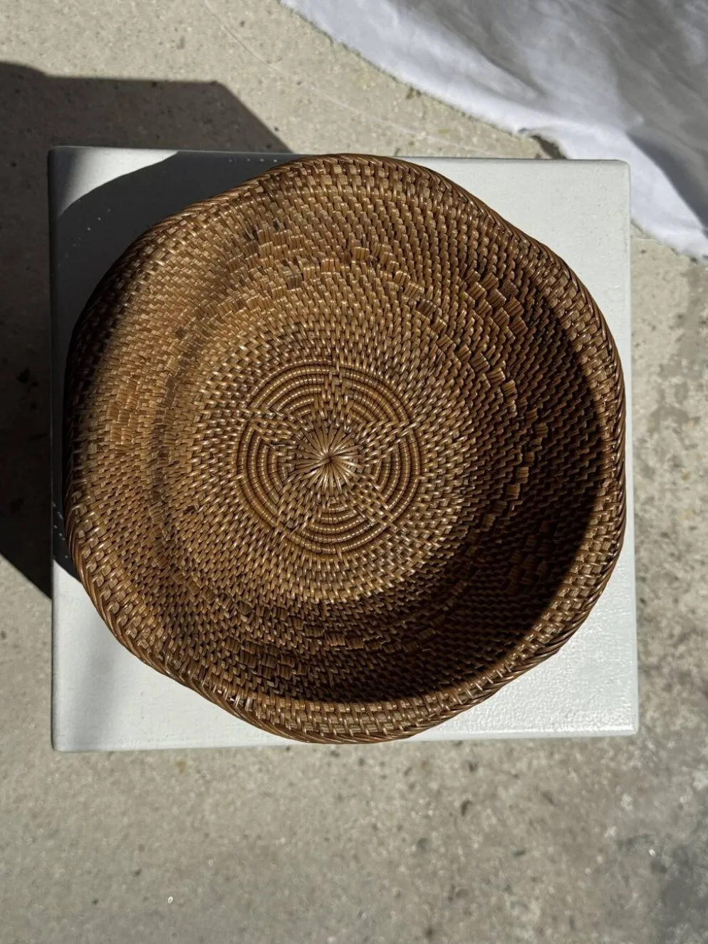 Panier en rotin en forme de fleur artisanal indonésien D26 H8