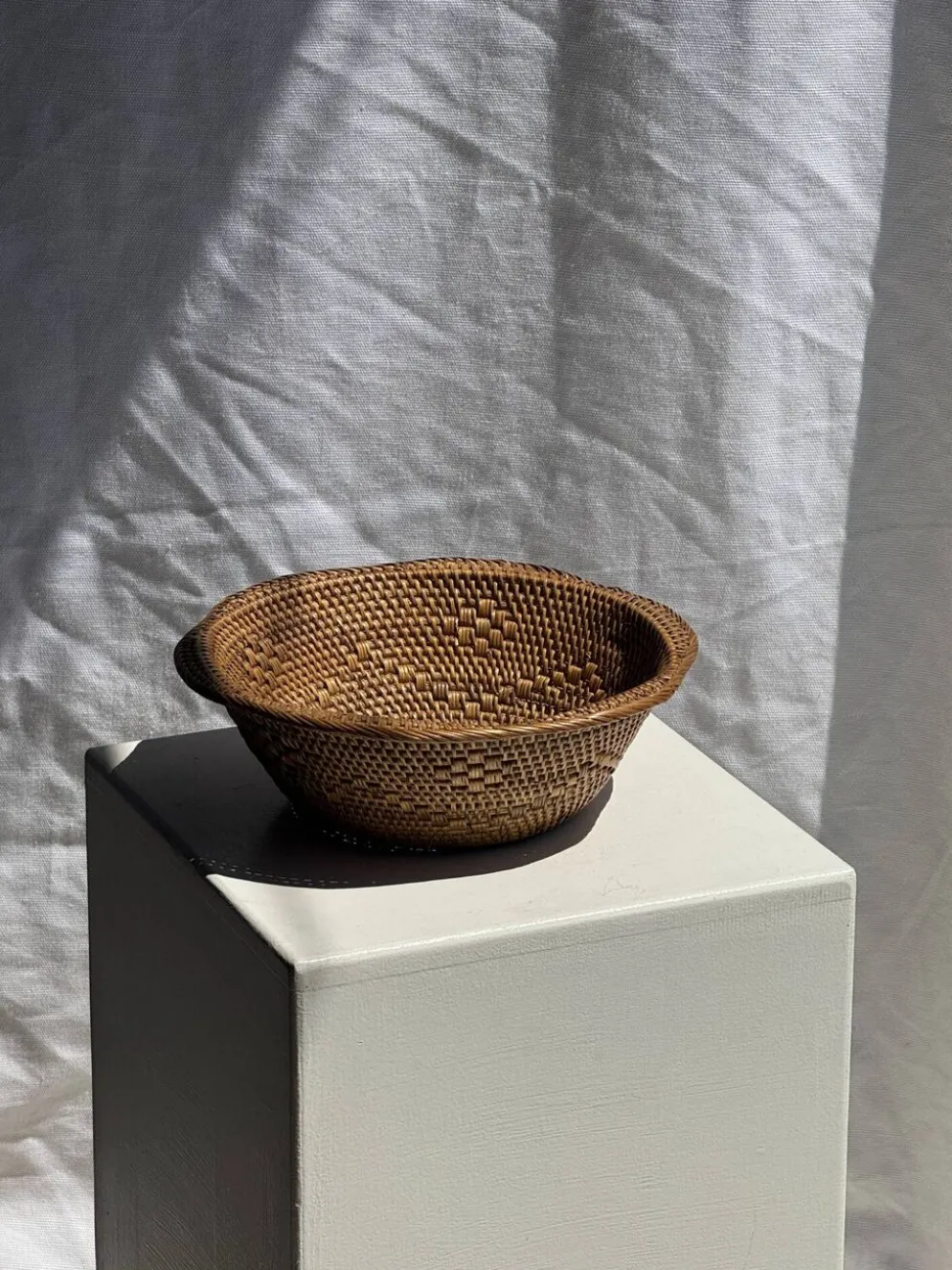 Panier en rotin en forme de fleur artisanal indonésien D26 H8