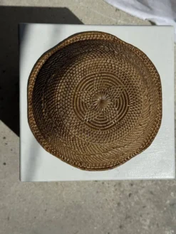 Panier en rotin en forme de fleur artisanal indonésien D26 H8