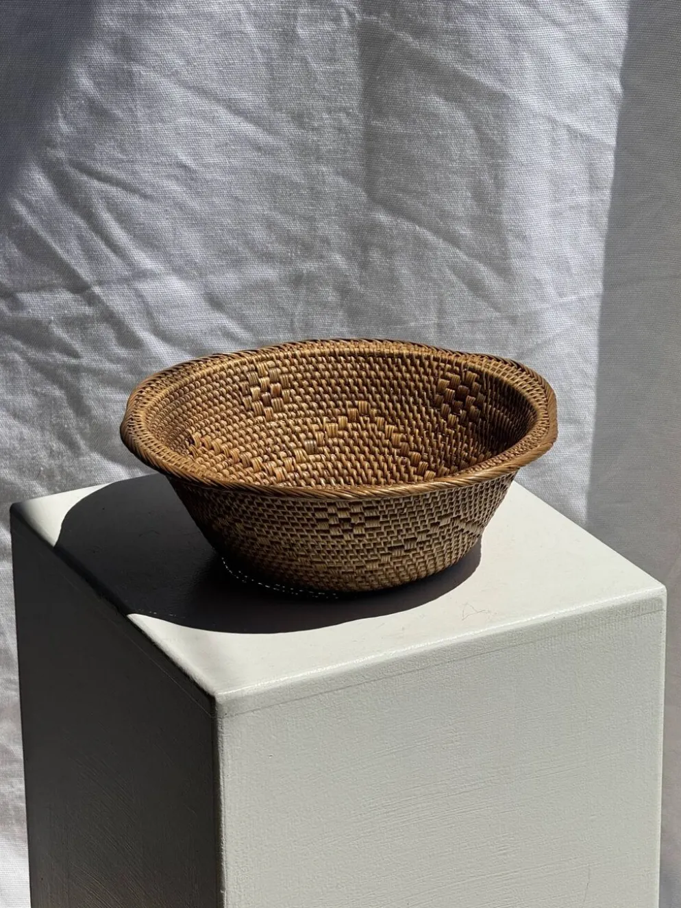 Panier en rotin en forme de fleur artisanal indonésien D26 H8