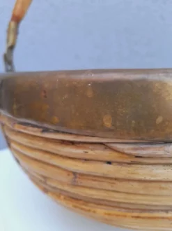 Panier en rotin et laiton 1970
