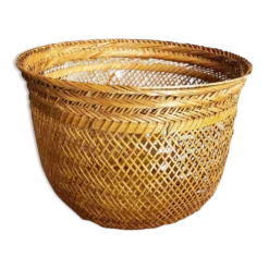 Panier en rotin tressé ajouré