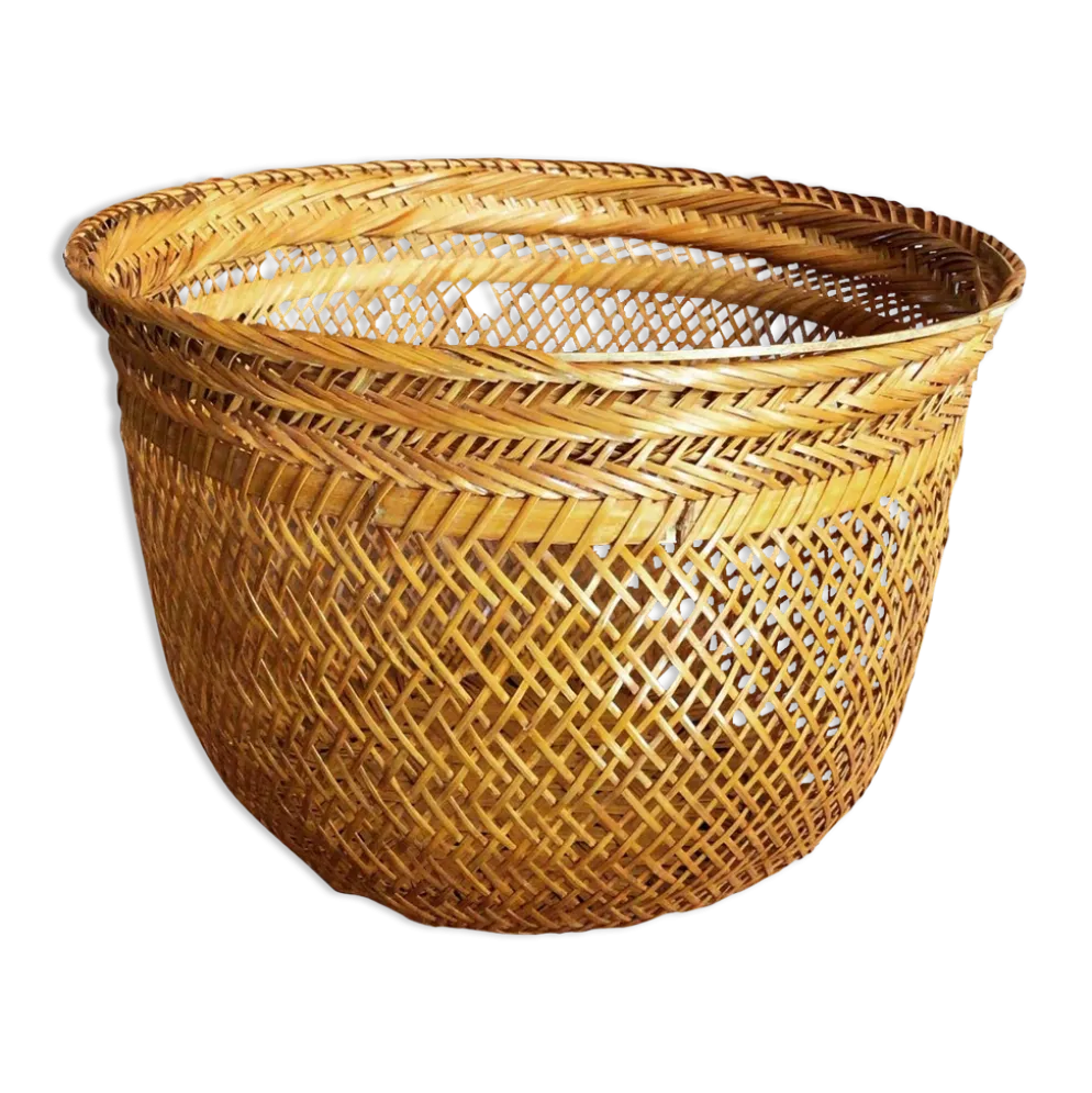 Panier en rotin tressé ajouré