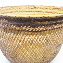 Panier en rotin tressé ajouré