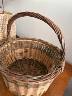 Panier osier tressé vintage , grande anse