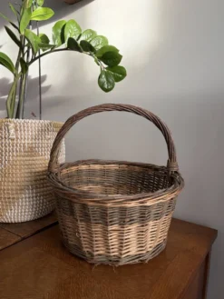 Panier osier tressé vintage , grande anse