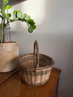Panier osier tressé vintage , grande anse