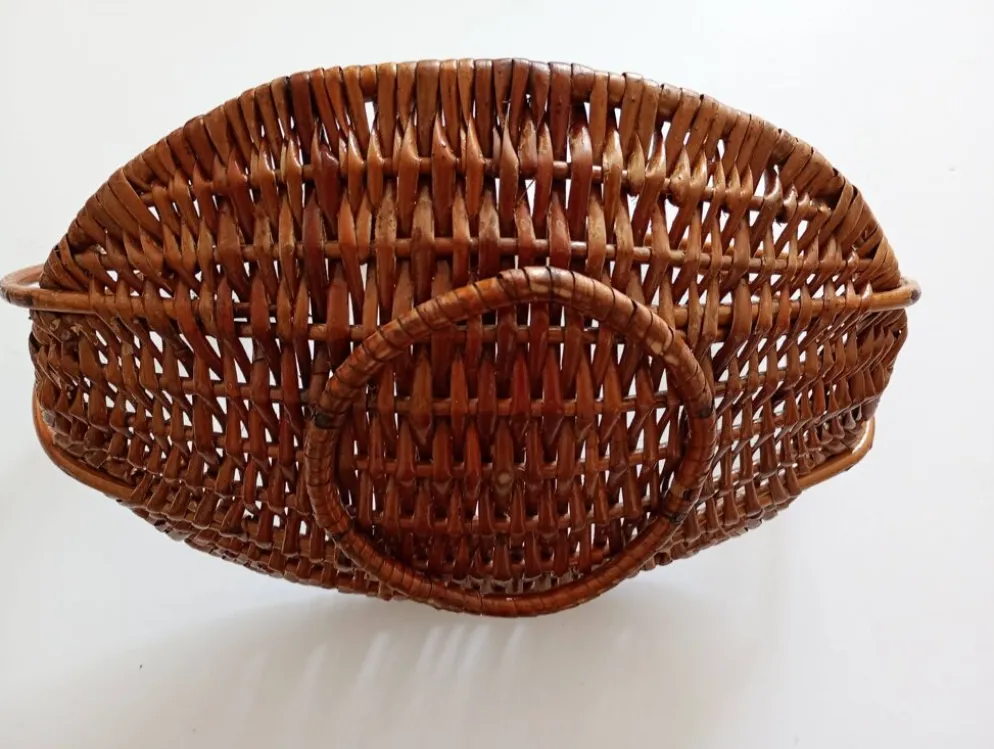Panier plat en osier tressé