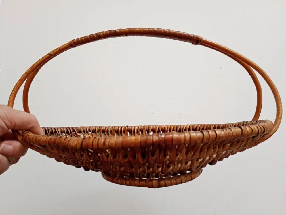 Panier plat en osier tressé