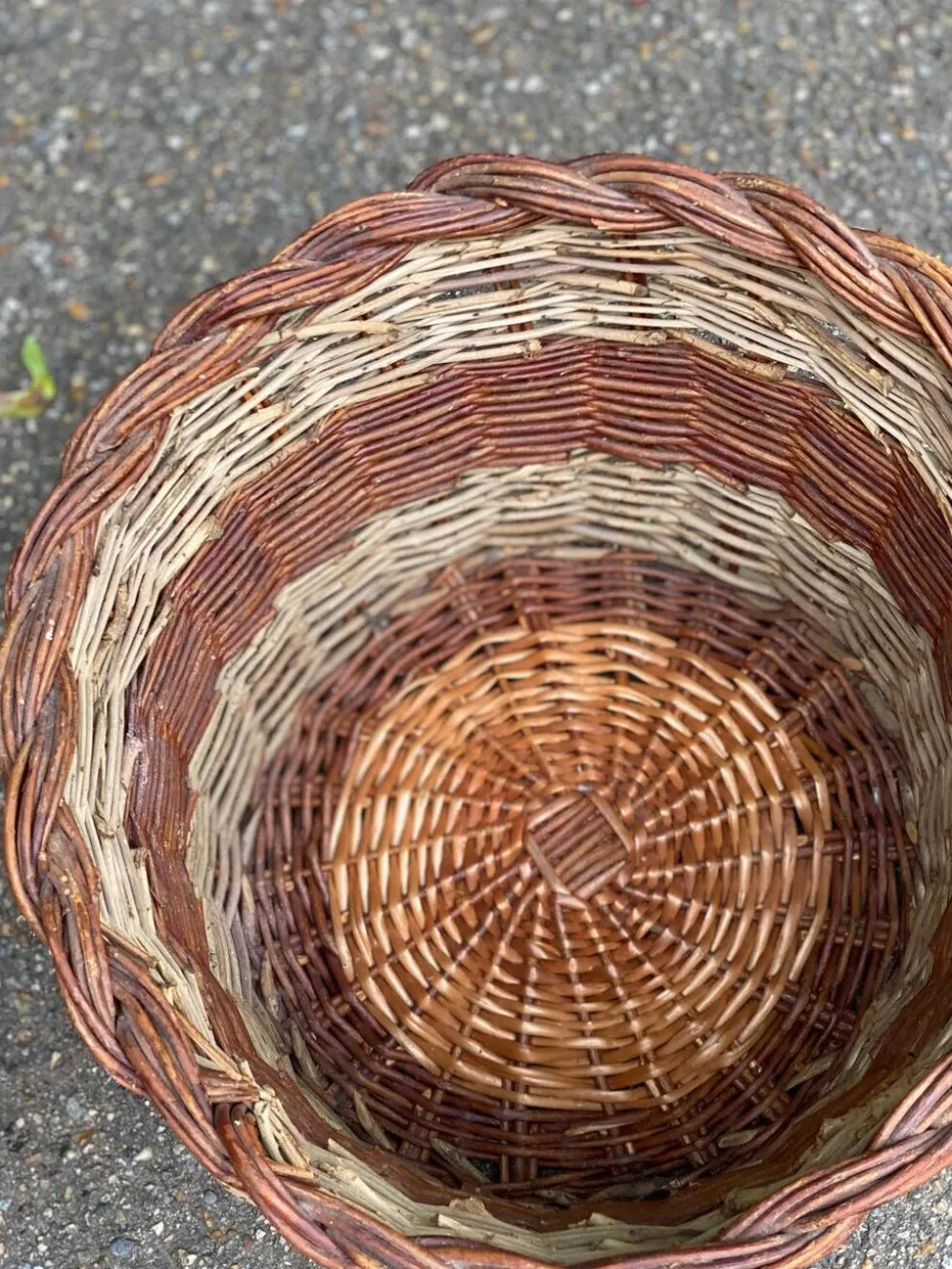 Panier rond en osier tressé bicolore