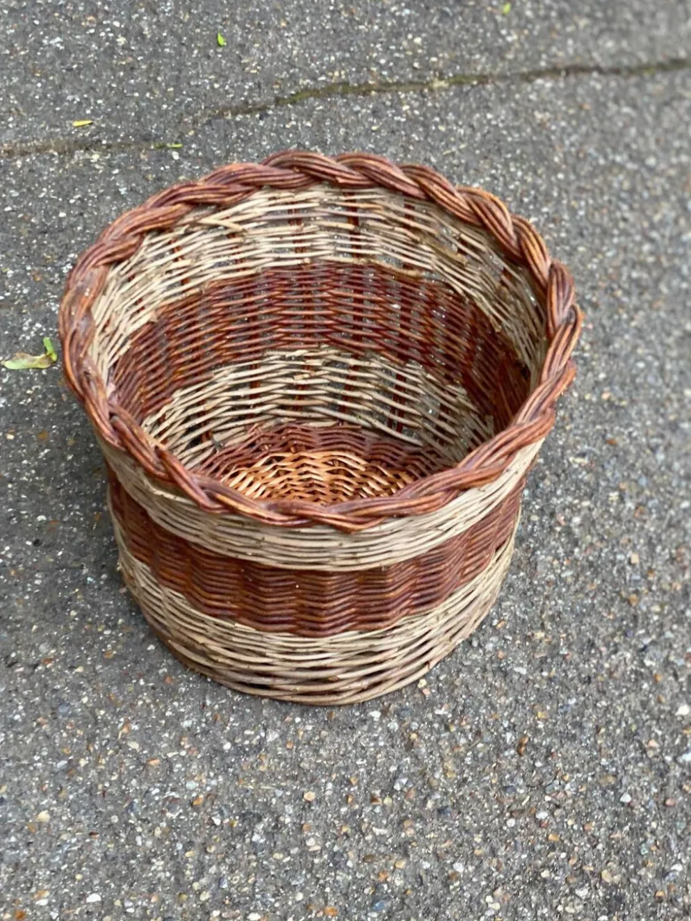 Panier rond en osier tressé bicolore