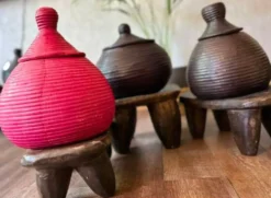 Panier Touareg cuir et osier rouge