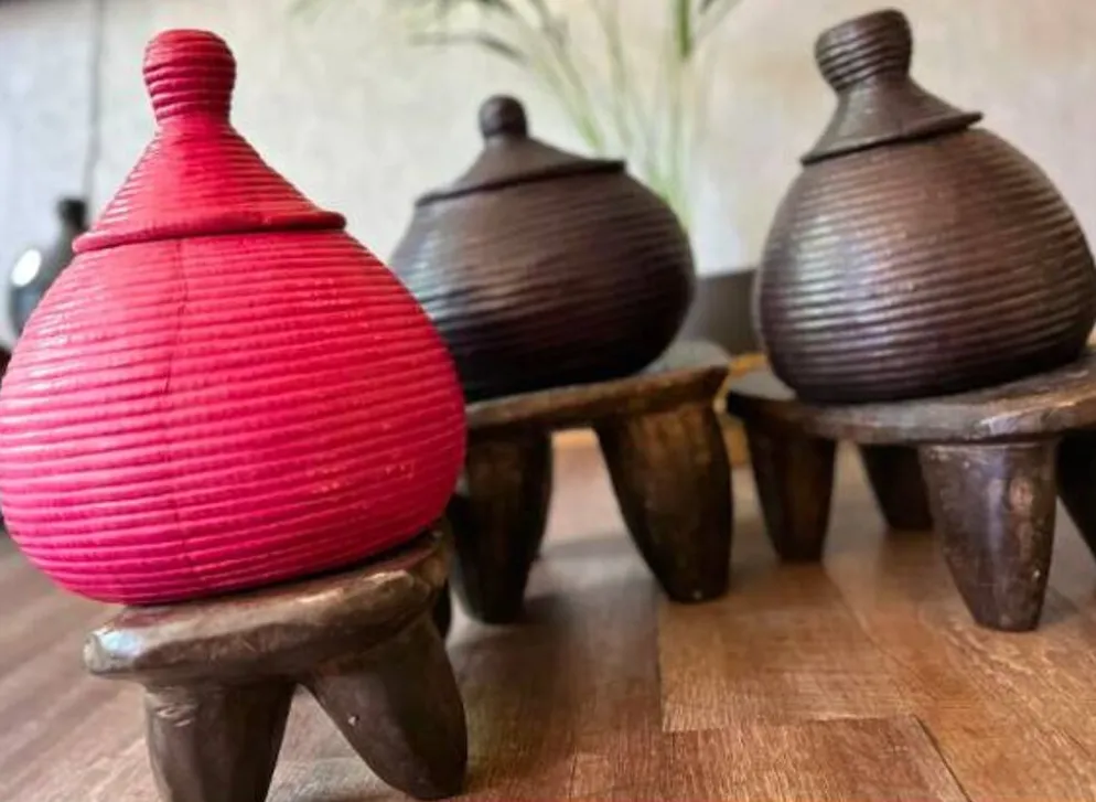 Panier Touareg cuir et osier rouge