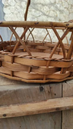 Panier vintage en bois et rotin