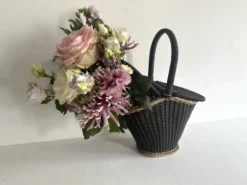 Panier vintage en rotin et plastique noir, années 50