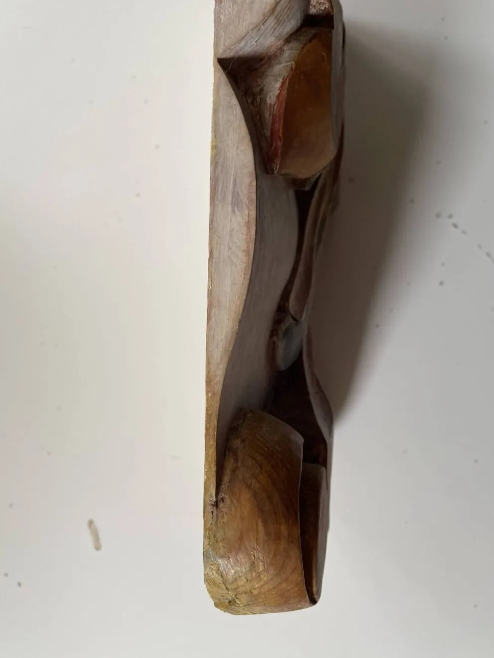 Panneau ancien en bois sculpté au décor de feuillage