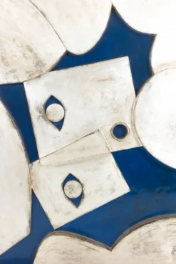 Panneau en bas-relief « L’Acrobate » argenté sur fond bleu. Contemporain.
