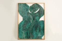 Panneau en bas-relief « Sortez du cadre !» en bois patiné. Contemporain