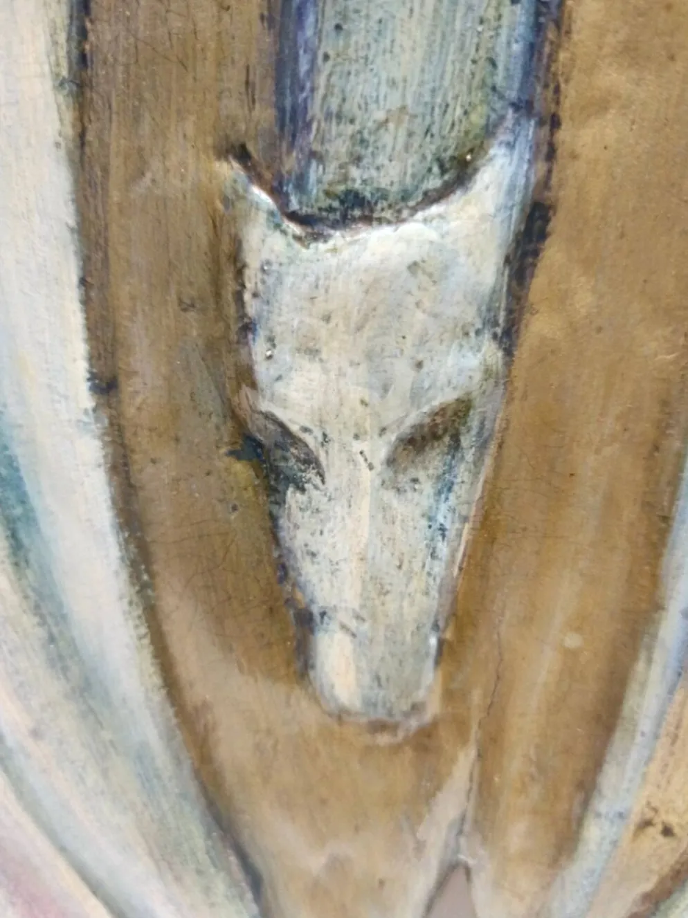 Panneau en hêtre peint et sculpté à la main représentant la Sainte Famille, Italie