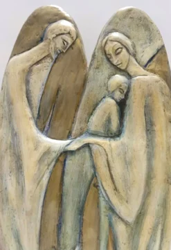 Panneau en hêtre peint et sculpté à la main représentant la Sainte Famille, Italie