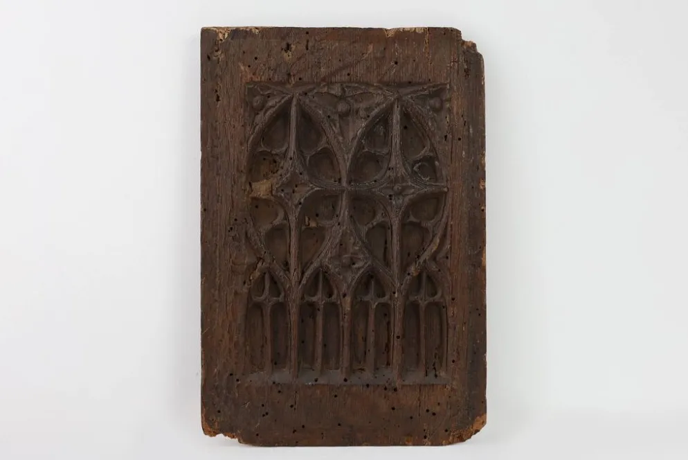Panneau en relief en chêne sculpté gothique tardif, France, 15e siècle