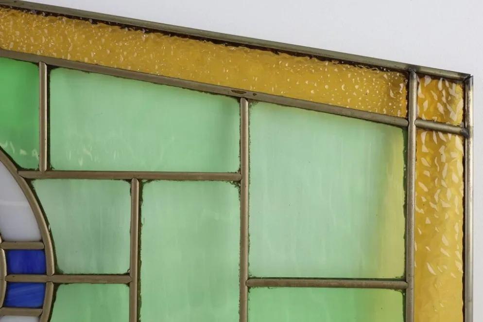 Panneau en verre teinté Art Déco représentant un match de boxe, Belgique vers 1910
