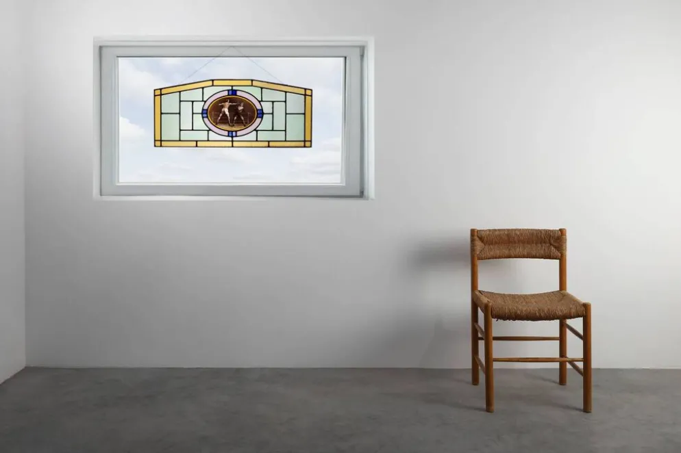Panneau en verre teinté Art Déco représentant un match de boxe, Belgique vers 1910