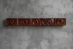 Panneau mural en bois sculpté par Gianni Pinna, Italie, années 1970