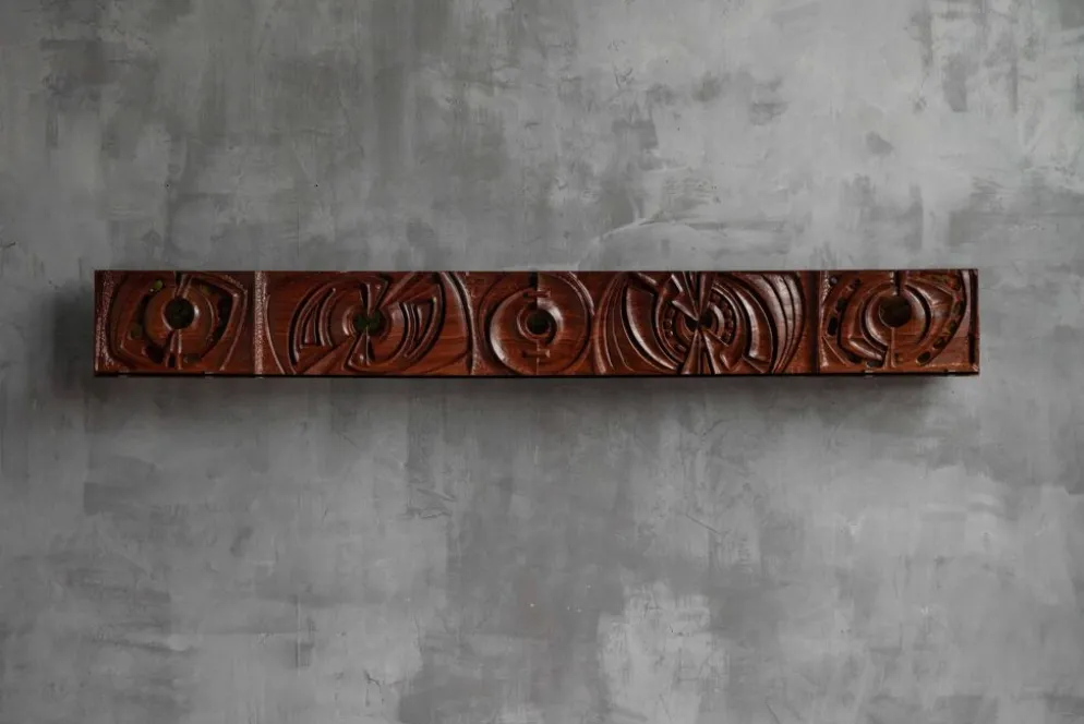 Panneau mural en bois sculpté par Gianni Pinna, Italie, années 1970