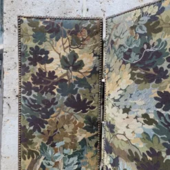 Paravent à trois panneaux, tapissé style Verdure, années 50 – France