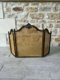 Pare feu de cheminée en laiton style Louis XV