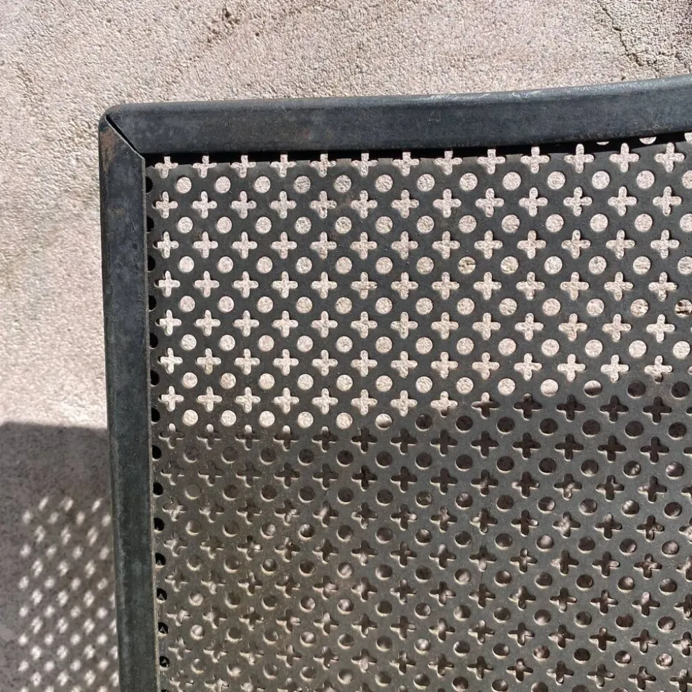 Pare feu de cheminée grille en métal et fleurs de Lys en fonte
