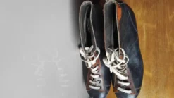 Patins a glace en cuir 2 tons années 60