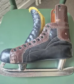 Patins à glace vintage en cuir Kovopol