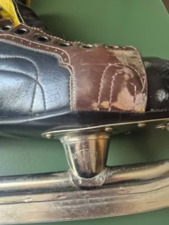 Patins à glace vintage en cuir Kovopol