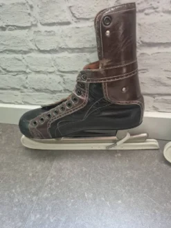 Patins à glace vintage en cuir Kovopol