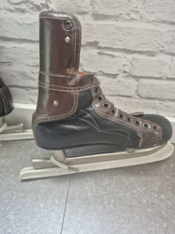 Patins à glace vintage en cuir Kovopol