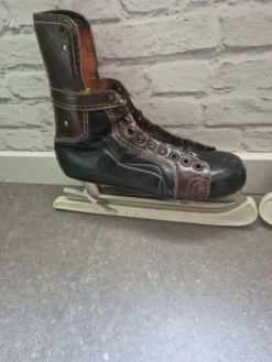 Patins à glace vintage en cuir Kovopol