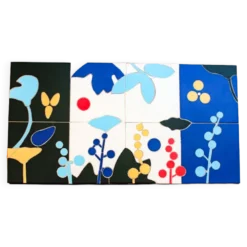 Peinture de fleurs réalisée avec une mosaïque de style trencadís (Gaudí. Barcelone).