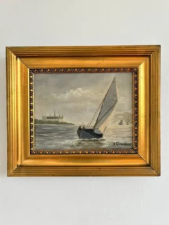 Peinture à l'huile de paysage maritime avec un voilier vintage signé